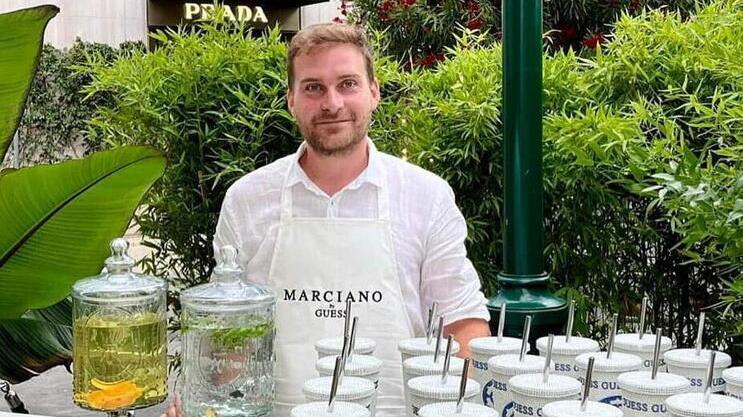 Dal gin della Valdicecina ai locali dei vip: Gabriele, il bar manager di Bocelli