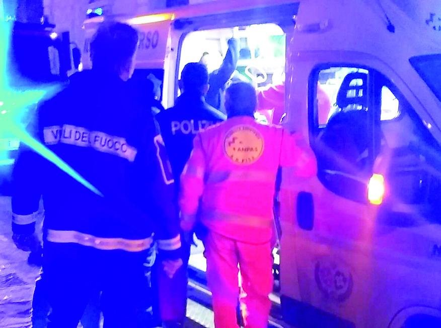 Pisa, due caduti dalle spallette e un ferito a una mano