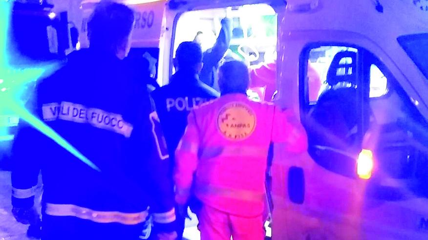 Pisa, due caduti dalle spallette e un ferito a una mano