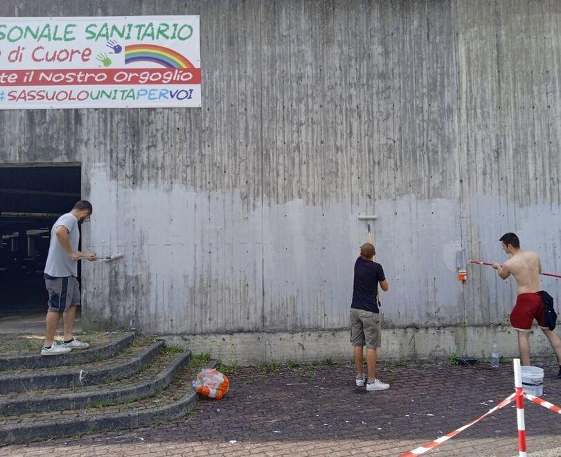 Il muro ripulito dalle scritte: «Grazie, tifosi del Sassuolo» 