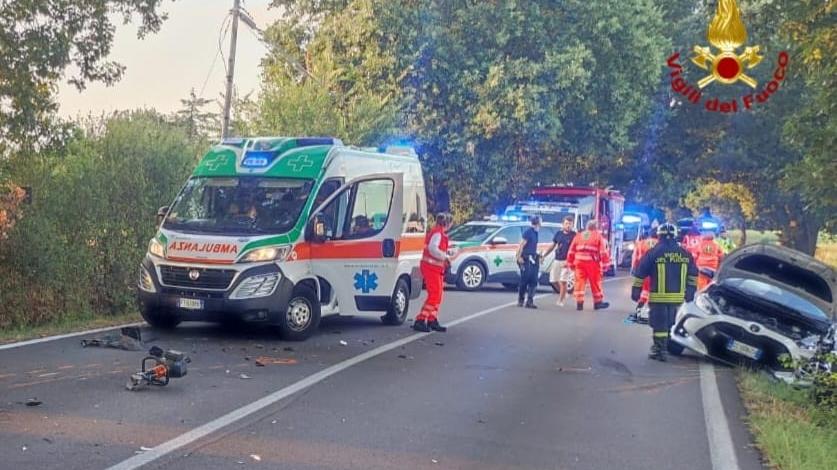 Reggio Emilia, frontale tra due auto: sei persone ferite, una è grave