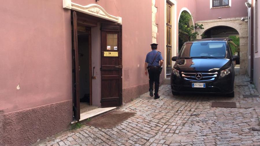 Quartucciu, un uomo di 43 anni strangolato con un asciugamano in un B&B: arrestato un 19enne