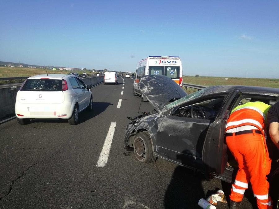 Livorno, scontro tra due auto sulla Fi-Pi-Li: ferite due bambine