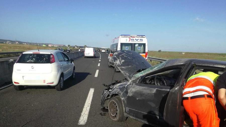 Livorno, scontro tra due auto sulla Fi-Pi-Li: ferite due bambine