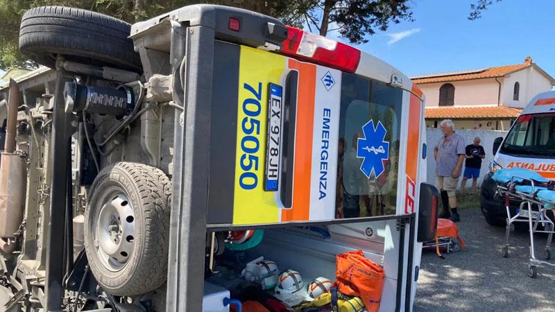 Scontro tra un’ambulanza e un trattore, in tre al pronto soccorso. La causa? Un mancato rispetto della precedenza