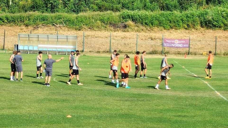 A Pievepelago si va già di corsa. E gli ultras spingono il Livorno<br>