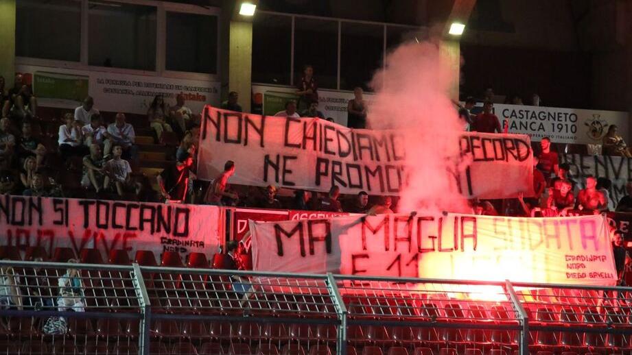 Il “buongiorno” del Pontedera e una notte di festa, entusiasmo e amore