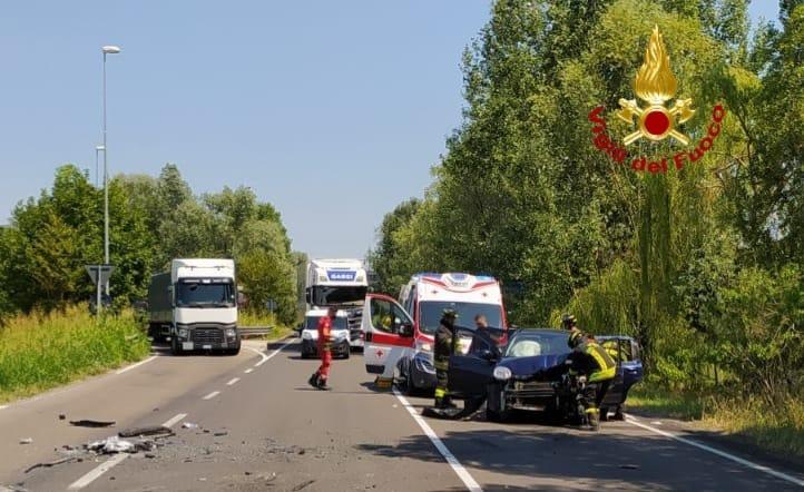 Frontale tra auto a Codisotto, quattro feriti: grave un bimbo di 6 mesi