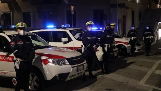 Livorno, lite in piazza Grande con schiaffi e pugni: 47enne all'ospedale