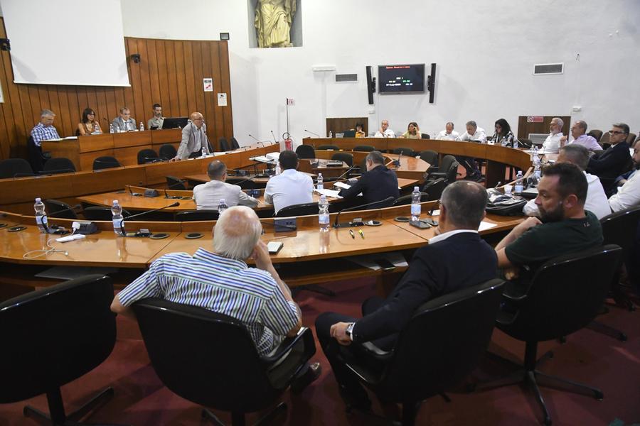 
	Nella foto di Francesco Giuseppe Pinna l'annoiata seduta del consiglio di ieri

