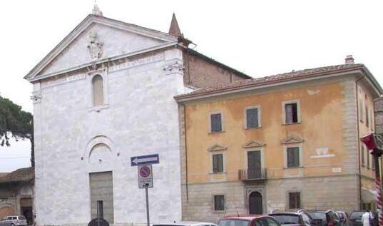 Pisa, chiesa di San Francesco: una luce in fondo al tunnel