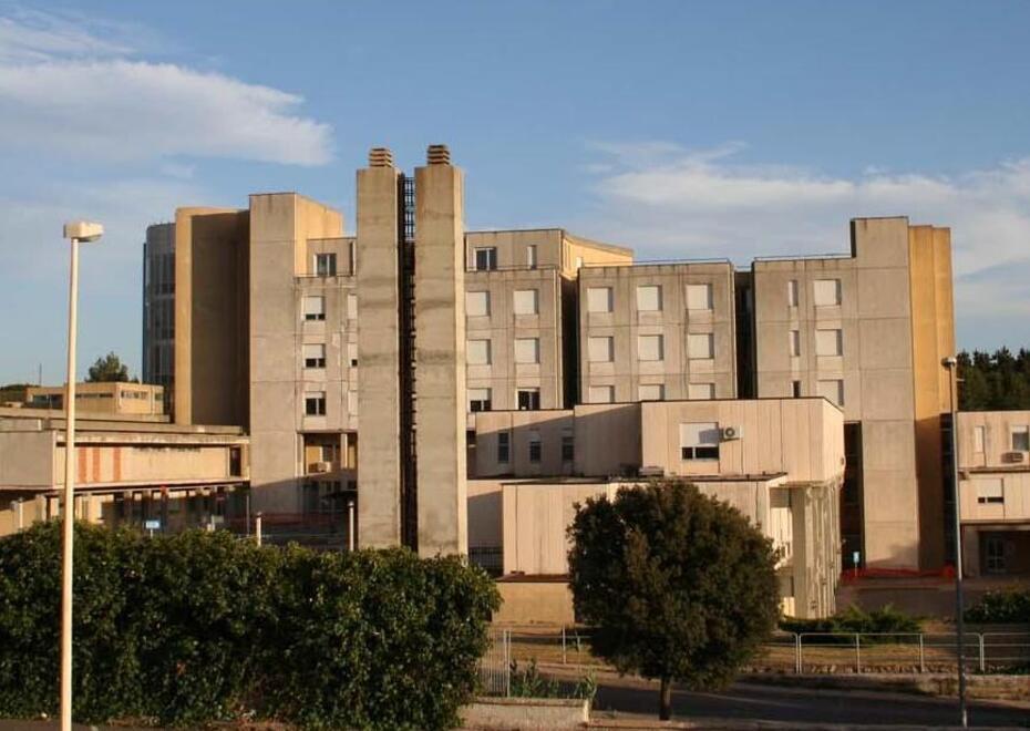 Macomer, ascensore fuori uso: 91enne trasportata dai vigili del fuoco 