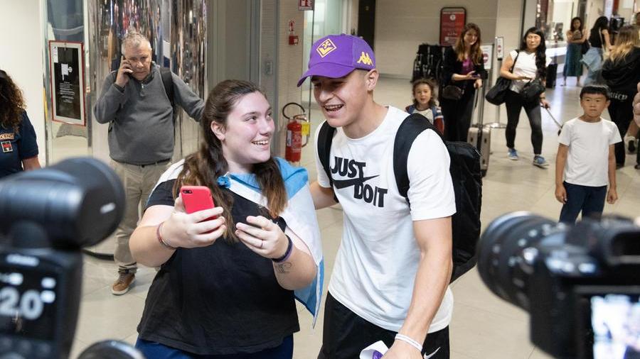 Fiorentina, Gino Infantino è sbarcato in città. In difesa tutto su Sutalo