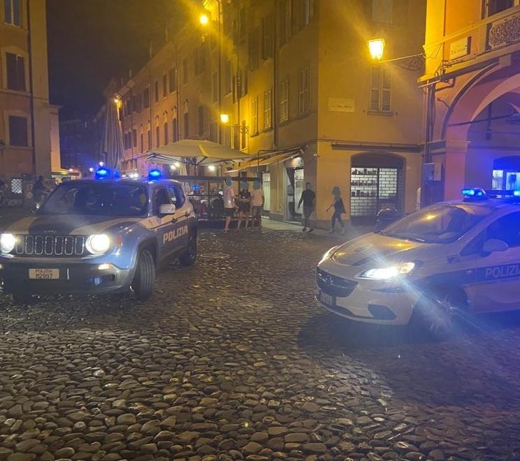 Modena, picchia la compagna e le ruba l’auto