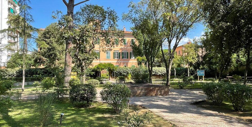 Follonica, giù parte delle mura dell’Ilva: così si (ri)scopre un gioiello