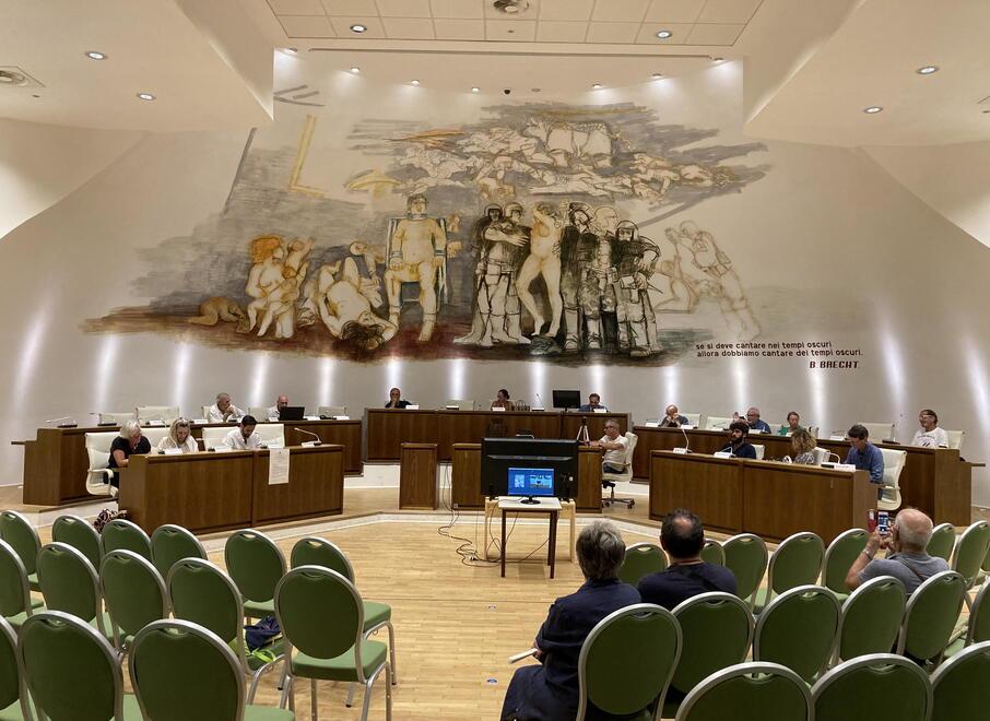 Giuseppe Costantino, ecco l’esordio da sindaco di Cecina. Nuovi attacchi di Pazzaglia