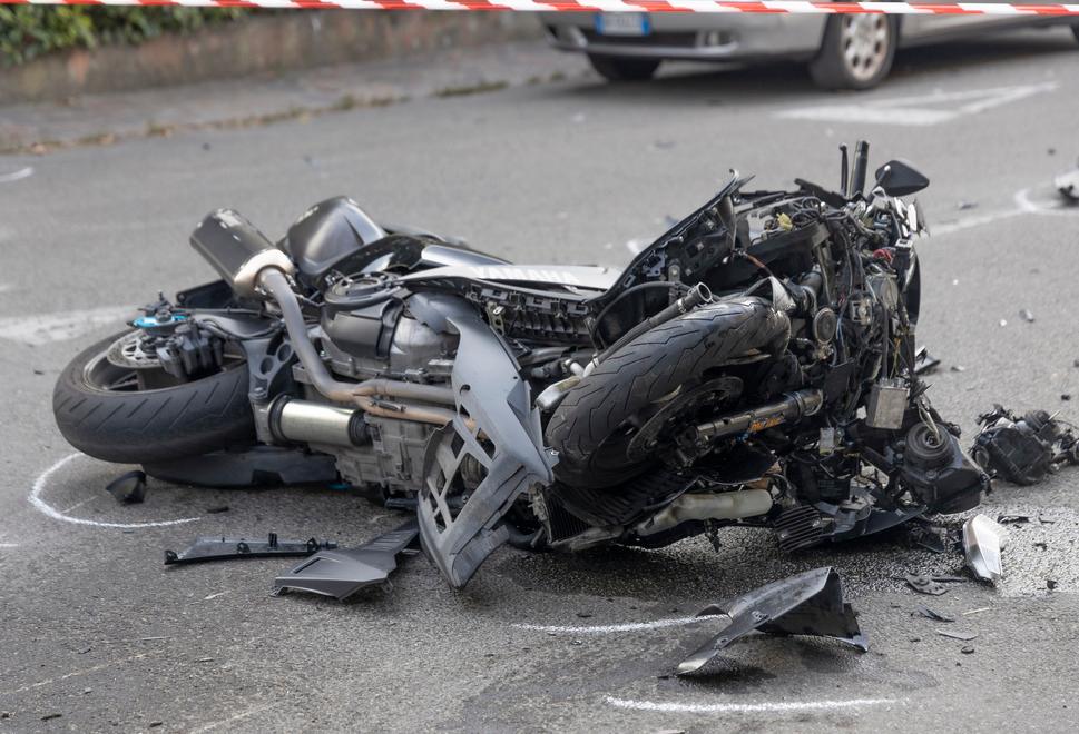Modena, muore in scooter a 48 anni 