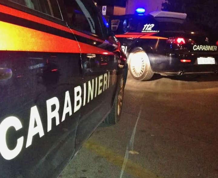 Minaccia i genitori, portato in caserma a Scandicci. Saluta i carabinieri: «Ora vado ad ammazzarli»