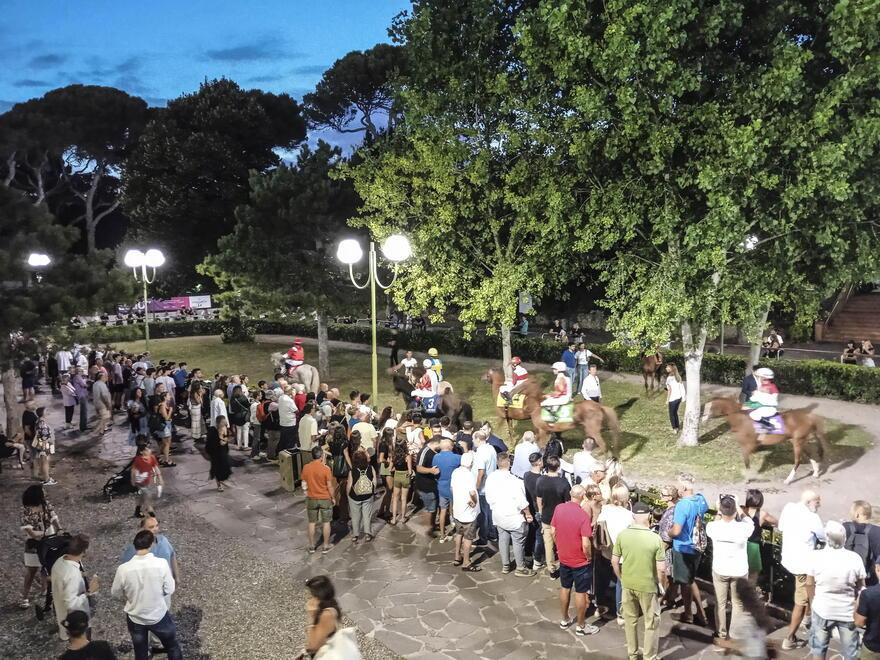 Livorno, il successo del Caprilli sotto le stelle: «Domenica all’ippodromo con quattromila paganti»
