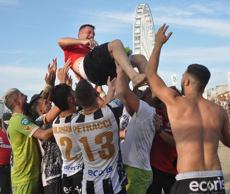 Viareggio, lo scudetto del merito dedicato a Matteo e Attilio