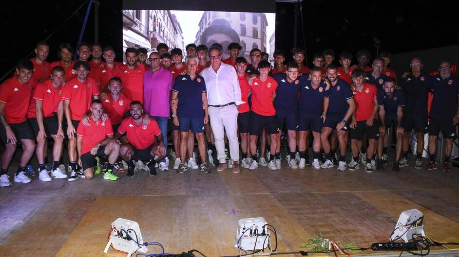 Grosseto, l’abbraccio dei tifosi e il sogno di una notte d’estate
