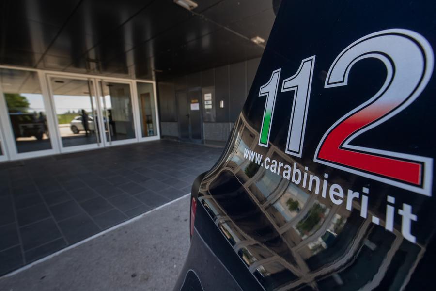 Ferrara, aveva 2mila euro in contanti nel portafogli e 17 grammi di cocaina a casa: arrestato