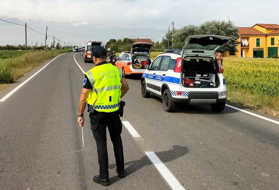 Mirandola, scontro tra moto e furgone: un ferito grave