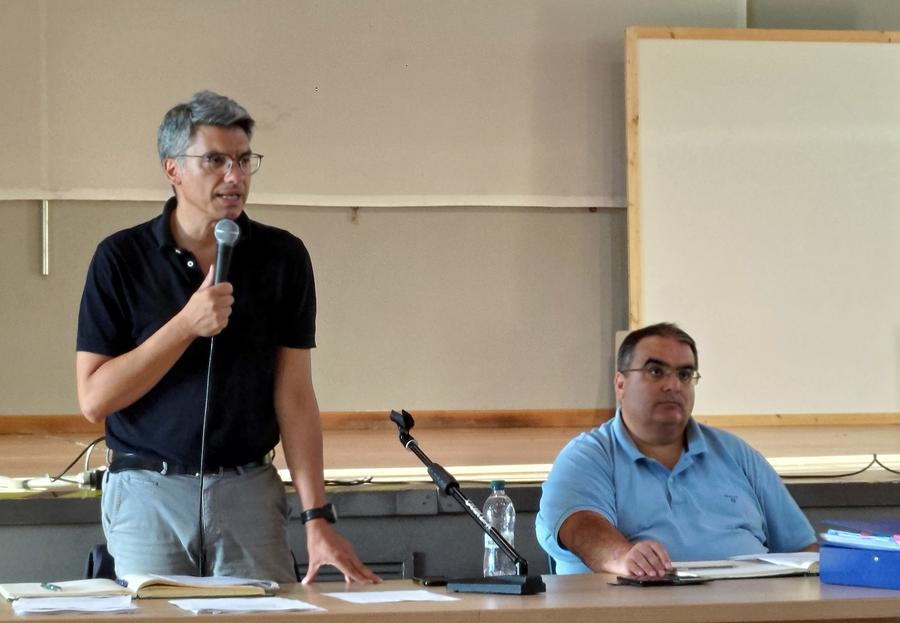 
	Il sidnaco di Cabras Andrea Abis durante il consiglio

