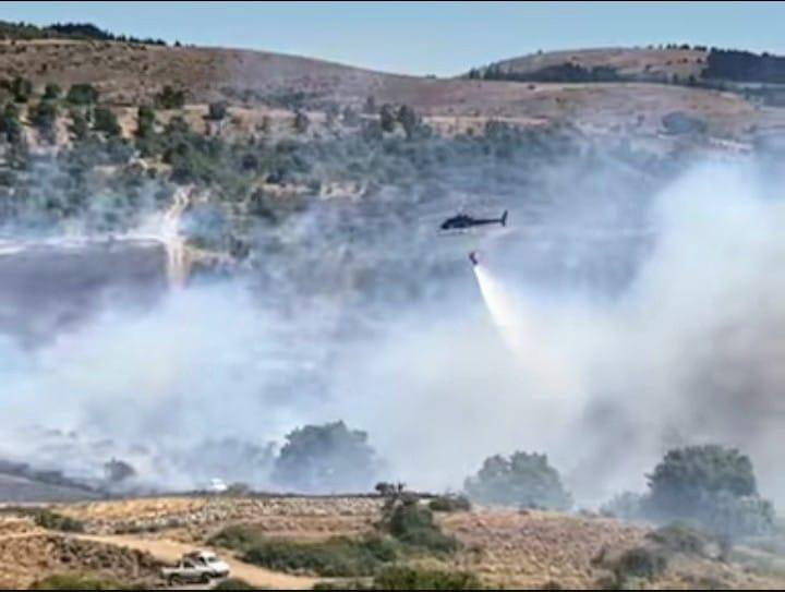 Rogo minaccia boschi e aziende a Esterzili: mobilitazione anche degli abitanti, Canadair e Superpuma in azione