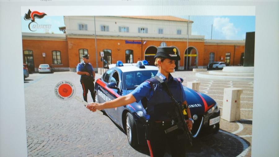 Ladro si ferisce a una gamba nella fuga: lui arrestato, i due complici spariti