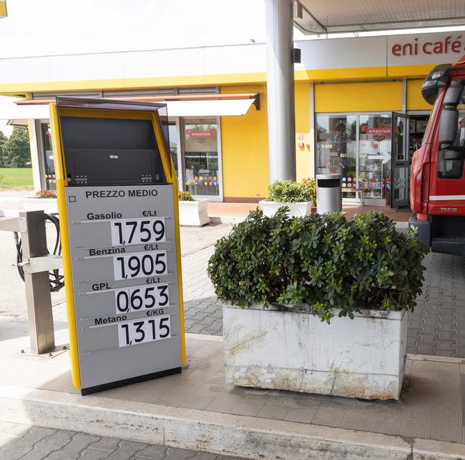 Modena. «I prezzi medi dei carburanti? Inutili e dannosi Si tolgano le accise» 