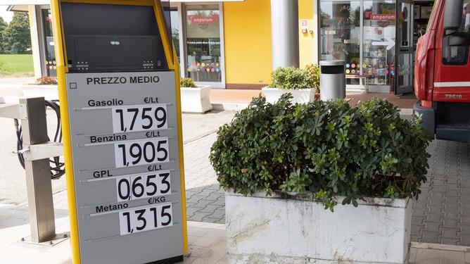 Modena. «I prezzi medi dei carburanti? Inutili e dannosi Si tolgano le accise»