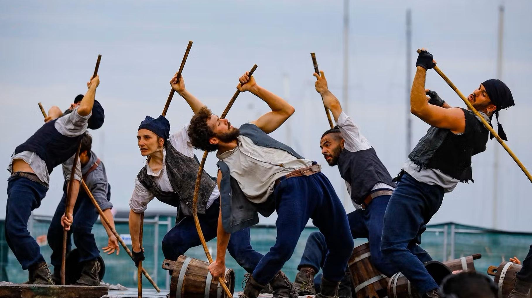 Moby Dick a Livorno: lo show tra balene e mistero nel quartiere Venezia