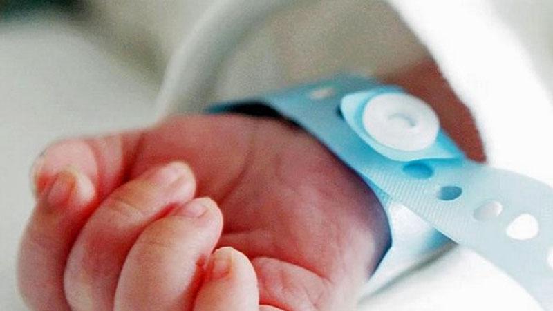 Pisa, diagnosi sbagliata dopo il parto condanna il neonato all’invalidità: chiesti 4 milioni di danni