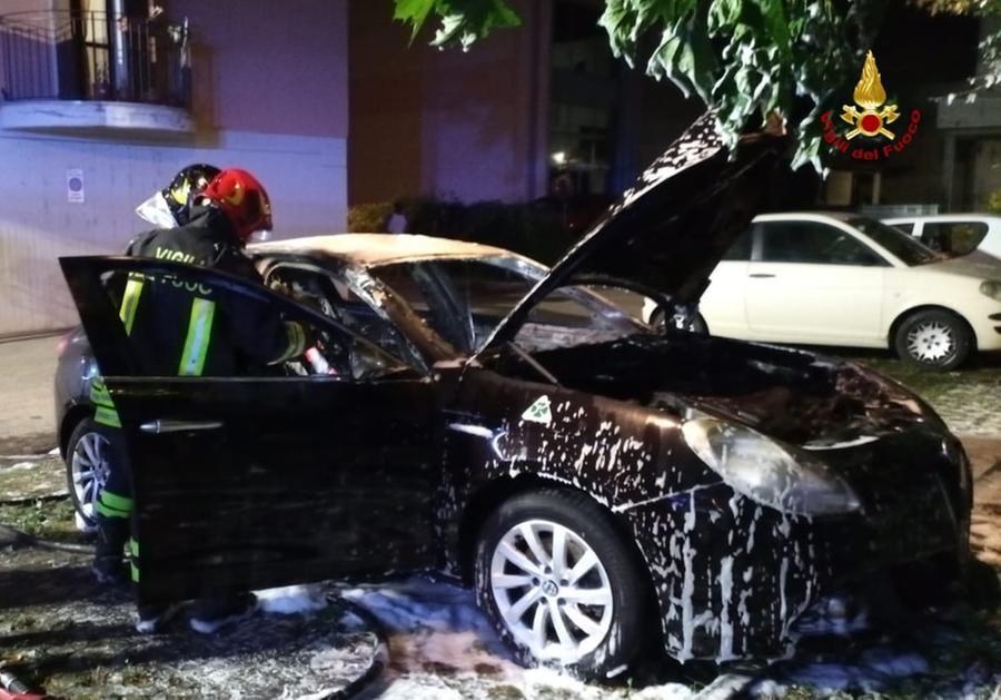 Reggio Emilia, incendio doloso distrugge una Giulietta a Gaida