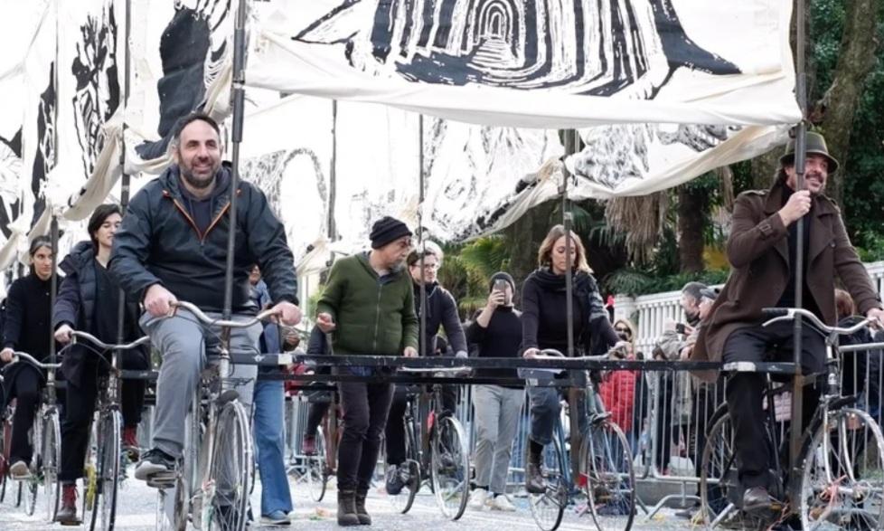 Effetto Venezia, cittadini-attori del teatro di strada: «Partecipazione e show ovunque»<br>

