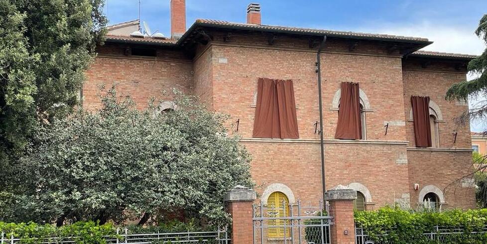 Follonica, in vendita per 4 milioni di euro la villa da sogno del centro storico