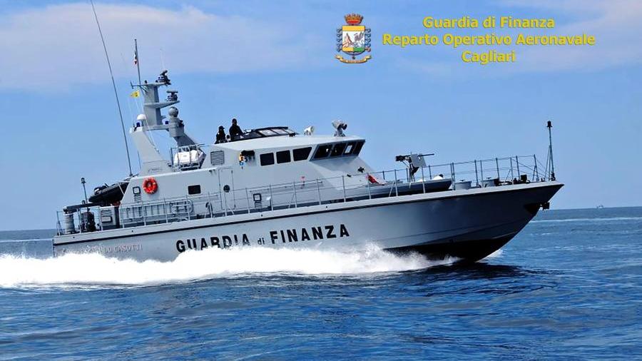 Traffico di esseri umani: arrestati 3 scafisti che hanno cercato di confondersi con i migranti sbarcati nel sud Sardegna