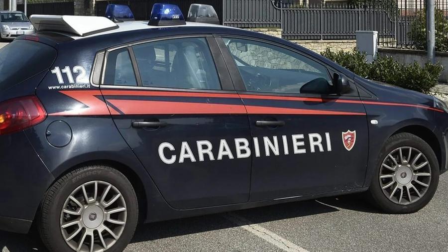 Caporalato nelle aziende tessili di Prato: 11 attività sospese