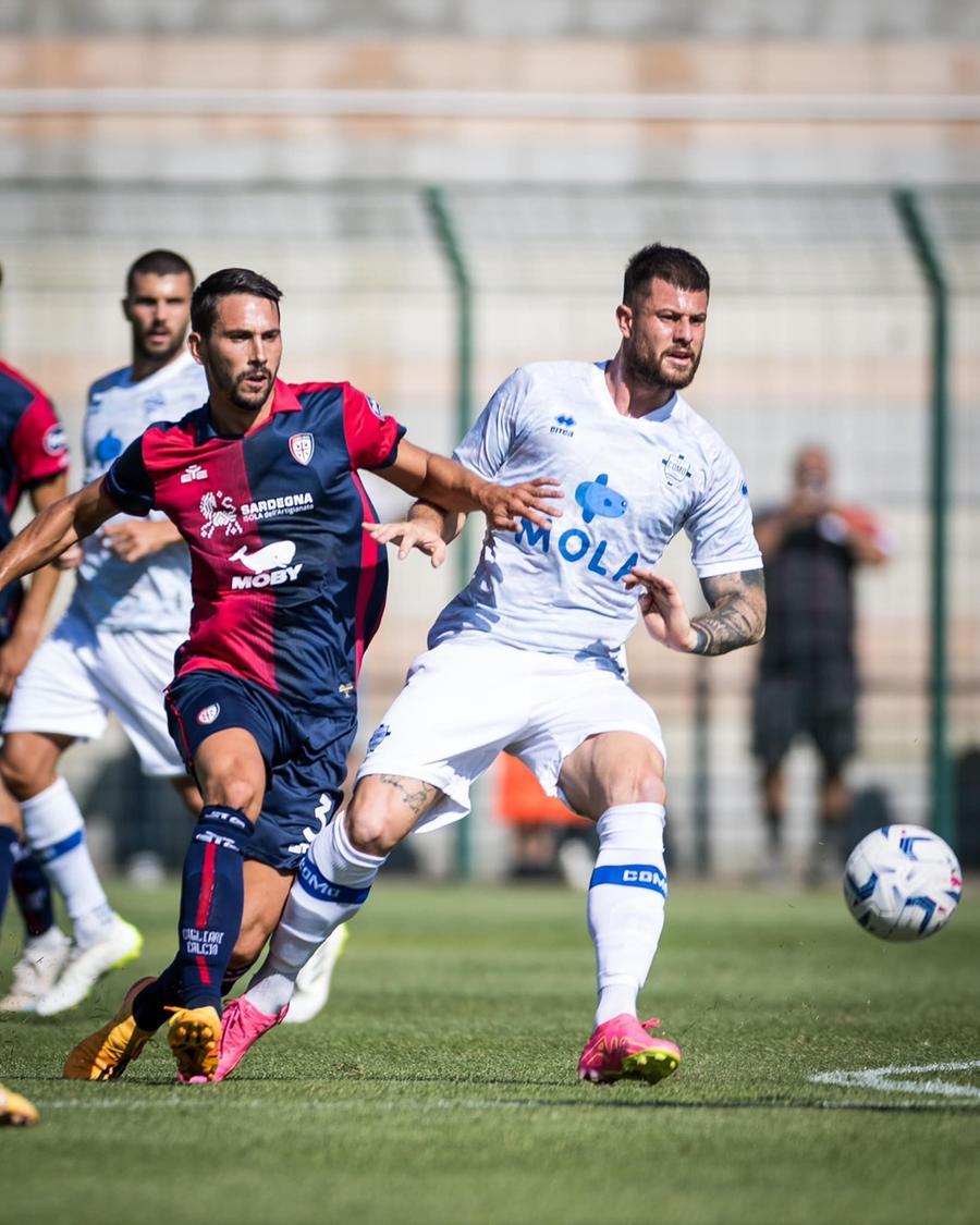 Cagliari, battuto il Como grazie a un rigore