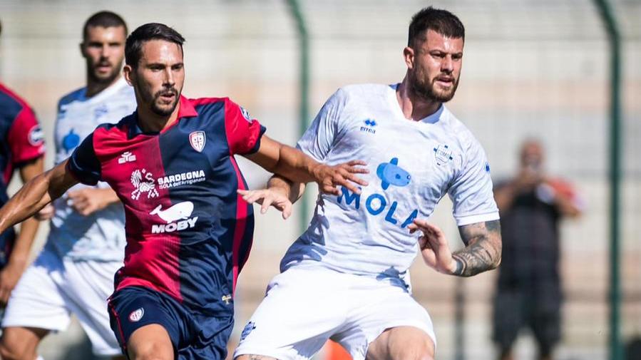 Cagliari, battuto il Como grazie a un rigore