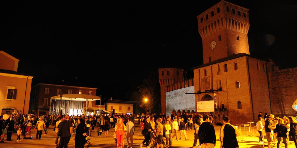 Formigine, picchiato dalla baby gang: «Gli lanciavano le sedie addosso» 
