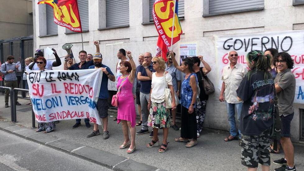 Pisa, la protesta: «Senza reddito di cittadinanza tremila famiglie in difficoltà»