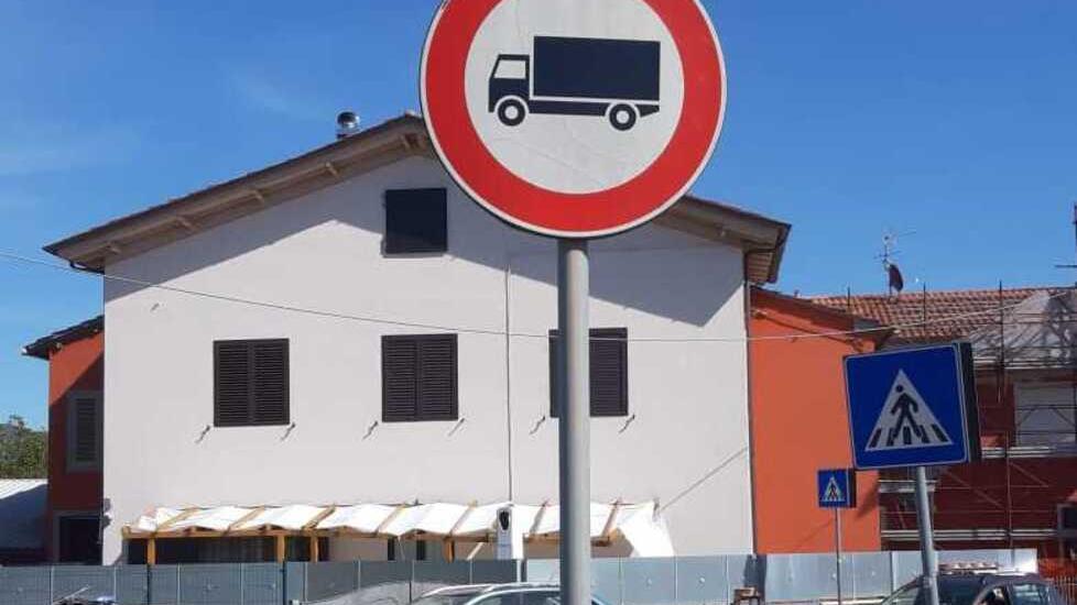 Montecatini, via del Gallo assediata dai tir: al via i controlli dei vigili
