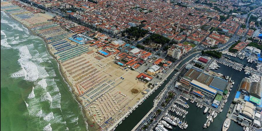 
	Una veduta della spiaggia della Darsena

