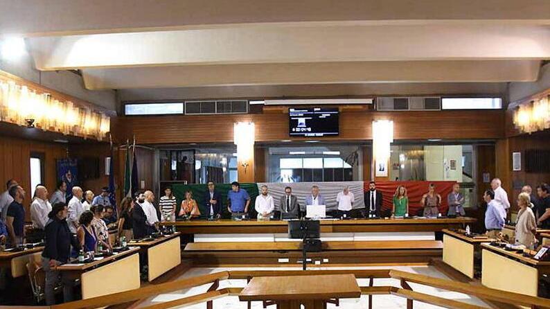 Via Galvani, stop al cambio. Le opposizioni: merito nostro
