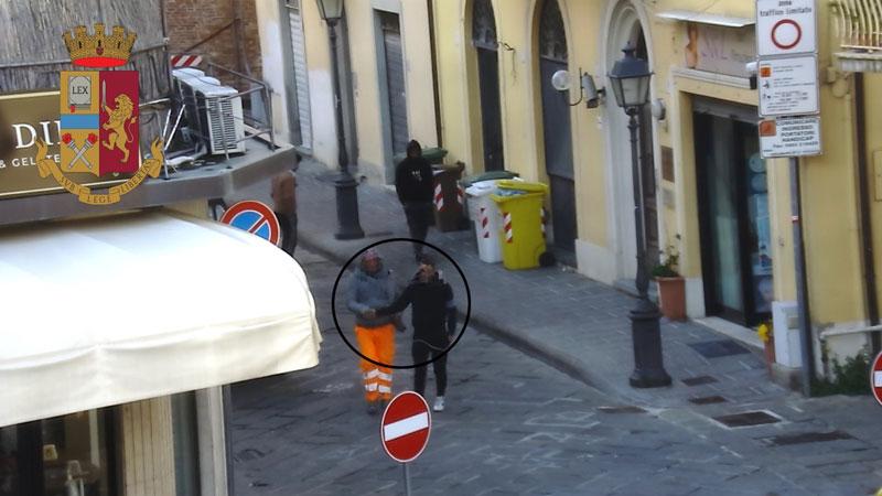 Da Galleno per spacciare droga in pieno giorno: sei arrestati