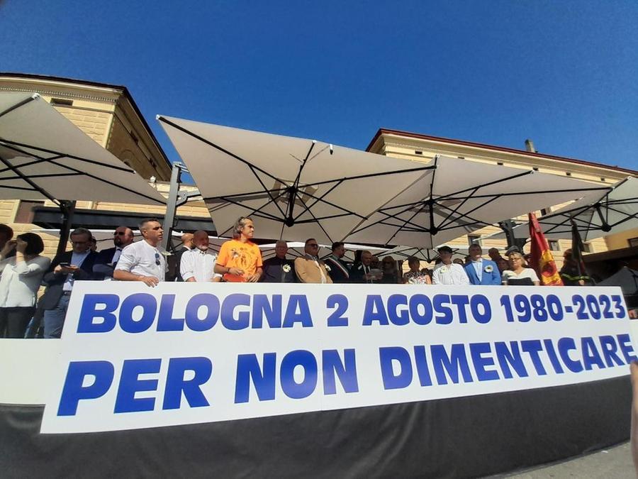 Mattarella: «Matrice fascista». Lo dicono tutti ma non Meloni