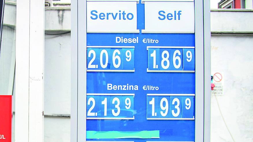 Benzina e gasolio, prezzi in salita: è Nuoro la città più cara d’Italia