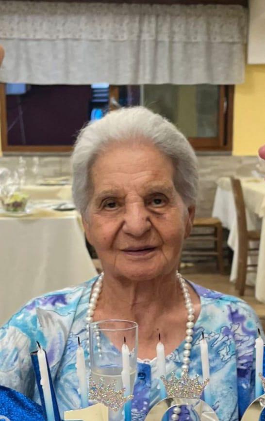 Escalaplano festeggia la neo centenaria “romana” Carmela Sulis